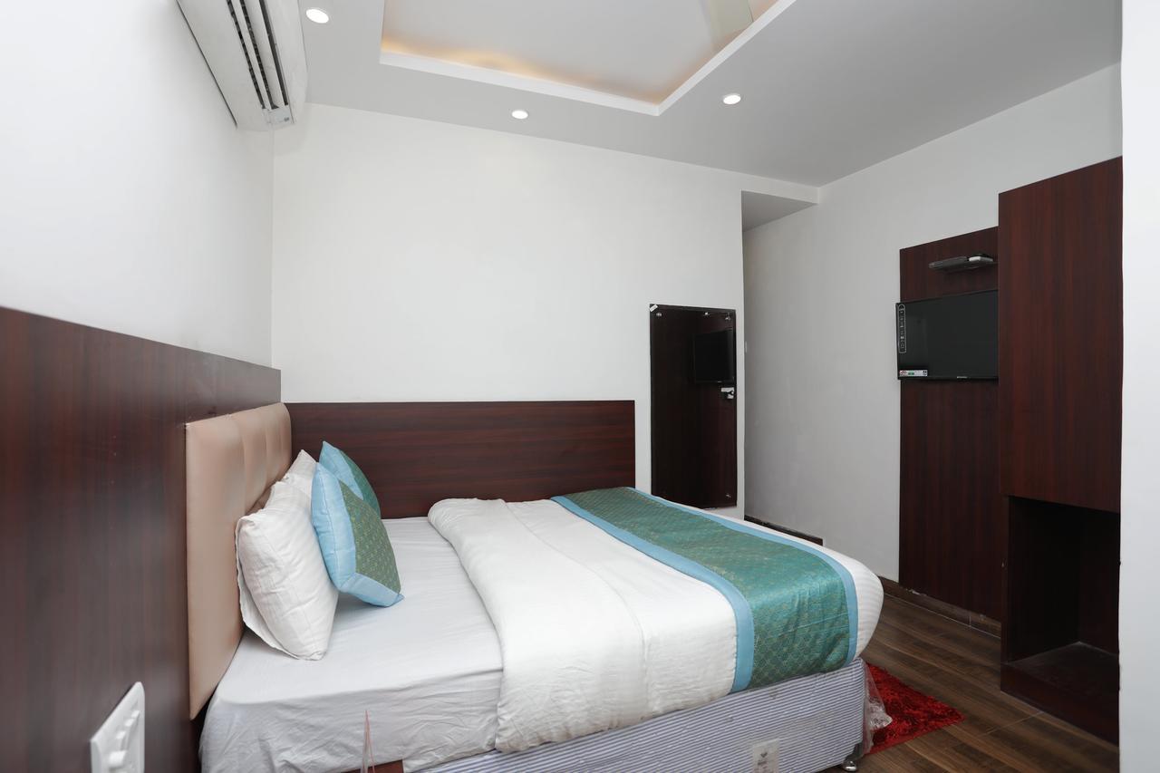Hotel Corner Point Nuova Delhi Esterno foto