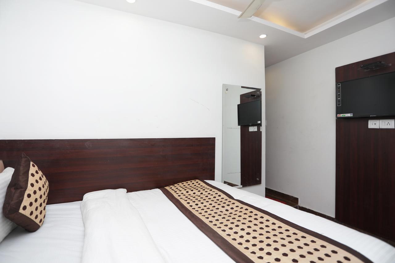 Hotel Corner Point Nuova Delhi Esterno foto