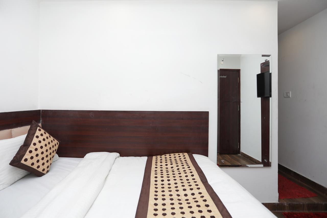Hotel Corner Point Nuova Delhi Esterno foto