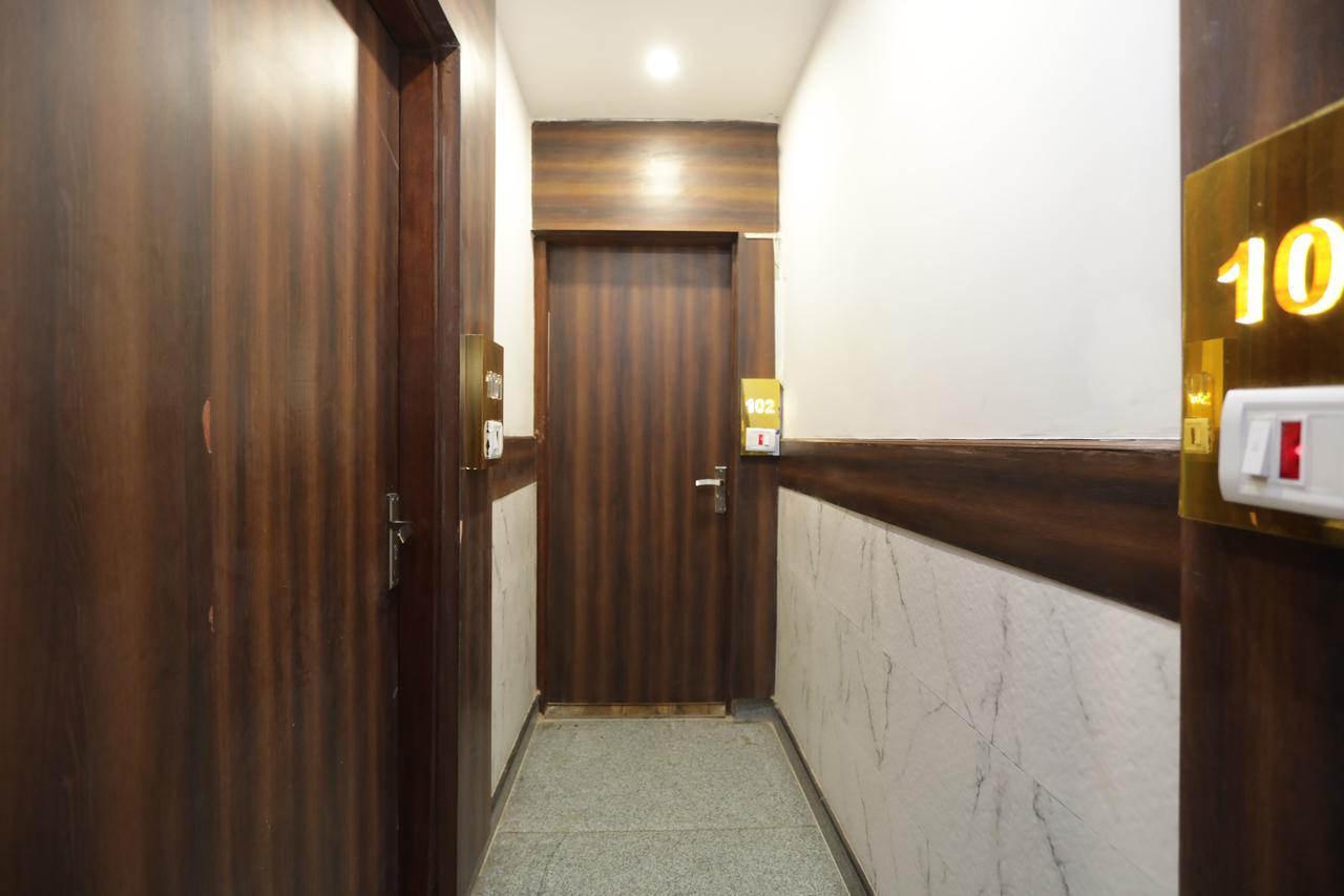 Hotel Corner Point Nuova Delhi Esterno foto
